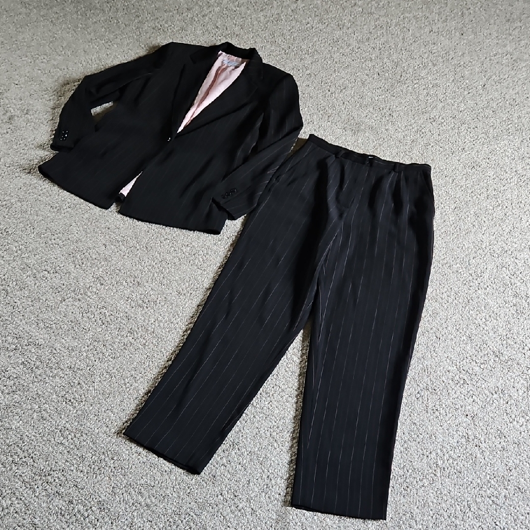 Garfield & Marks Blazer And Pants Suit Set.